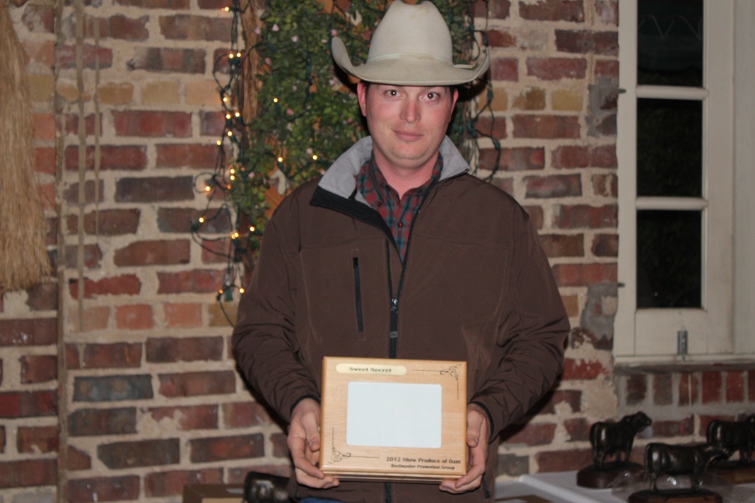 Reserve Produce of Dam<br>Roger and Kaye Fuller, Chris Koffsky of SFA shown accepting the award